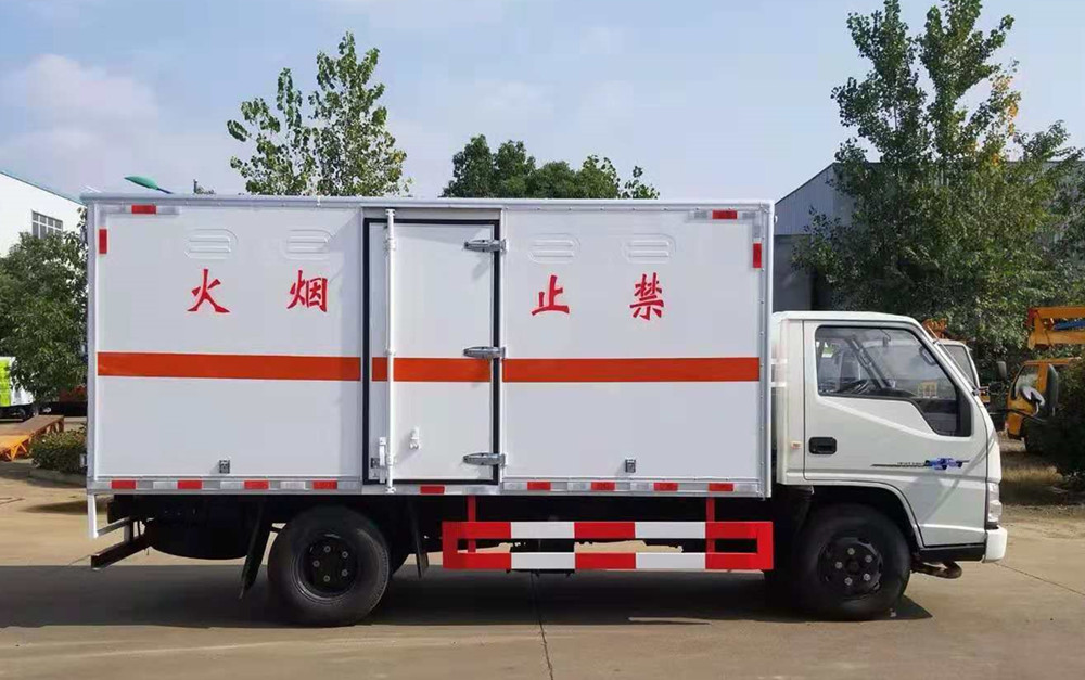 江鈴4.2米(藍(lán)牌)氣瓶廂運(yùn)輸車(chē)