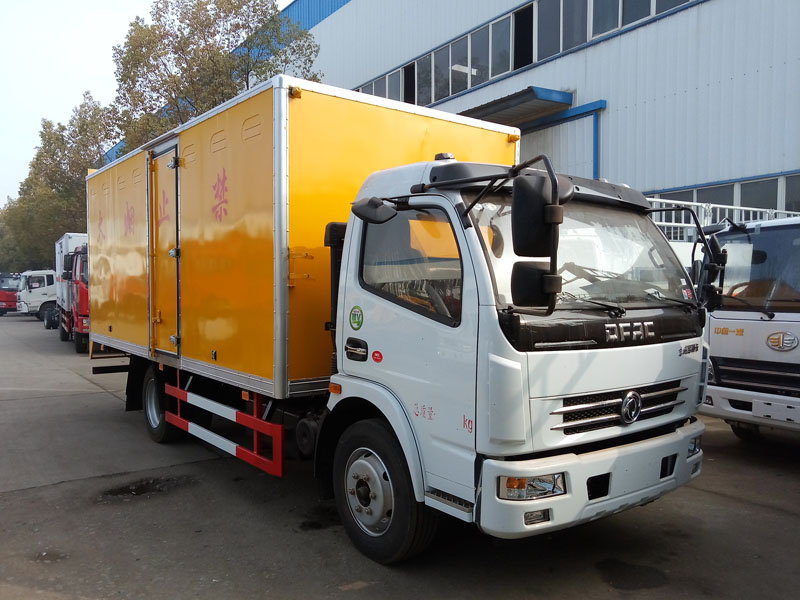 東風(fēng)5米1(6.6噸)爆破器材車(chē)