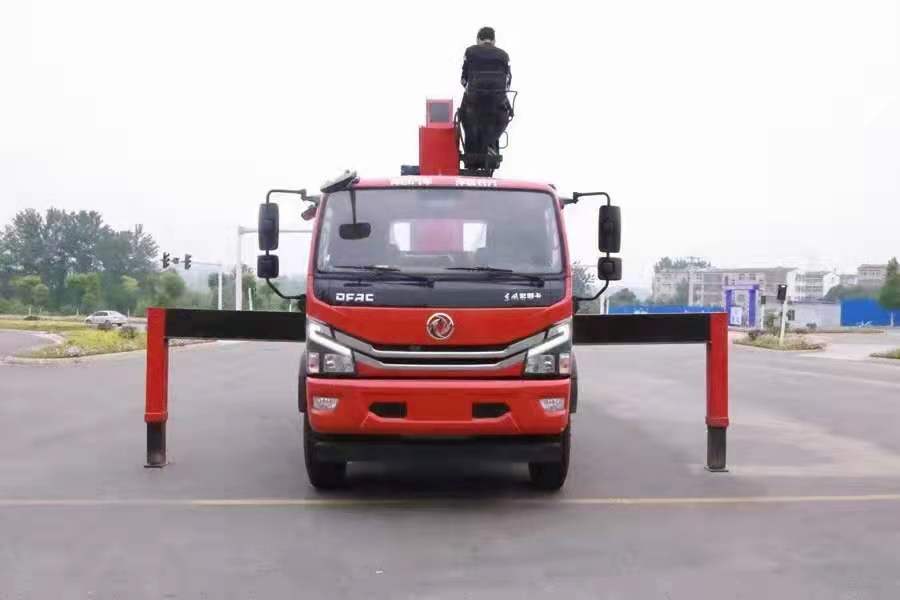 國(guó)六東風(fēng)多利卡D8單橋隨車(chē)吊