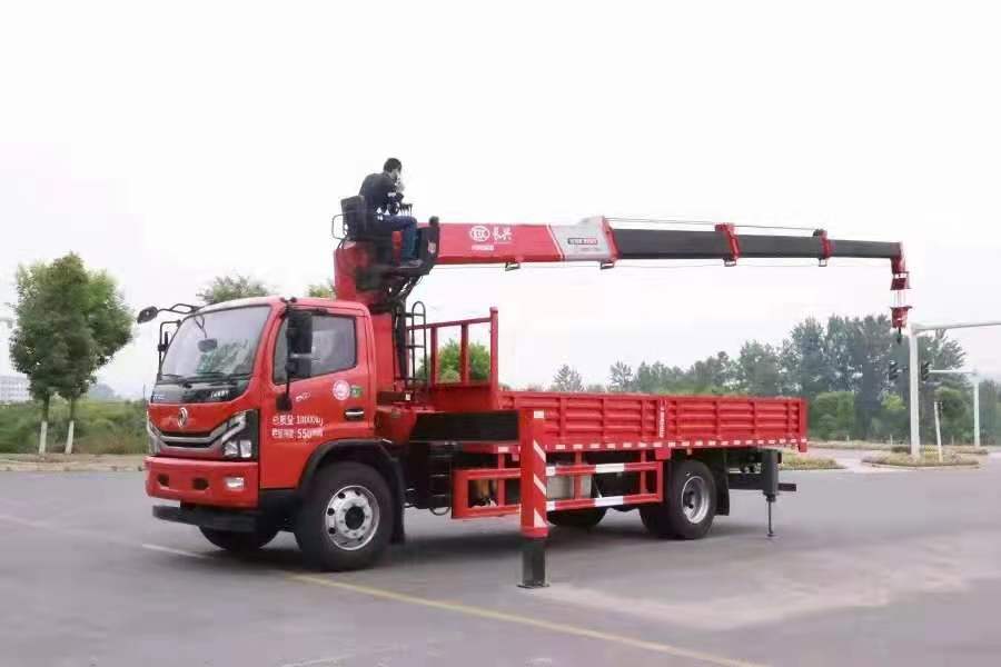 國(guó)六東風(fēng)多利卡D8單橋隨車(chē)吊