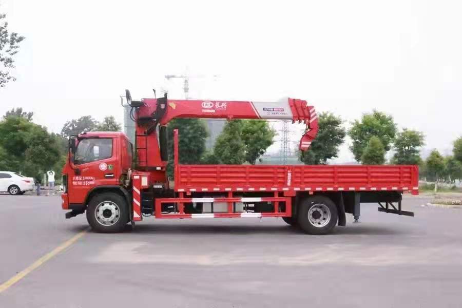 國(guó)六東風(fēng)多利卡D8單橋隨車(chē)吊